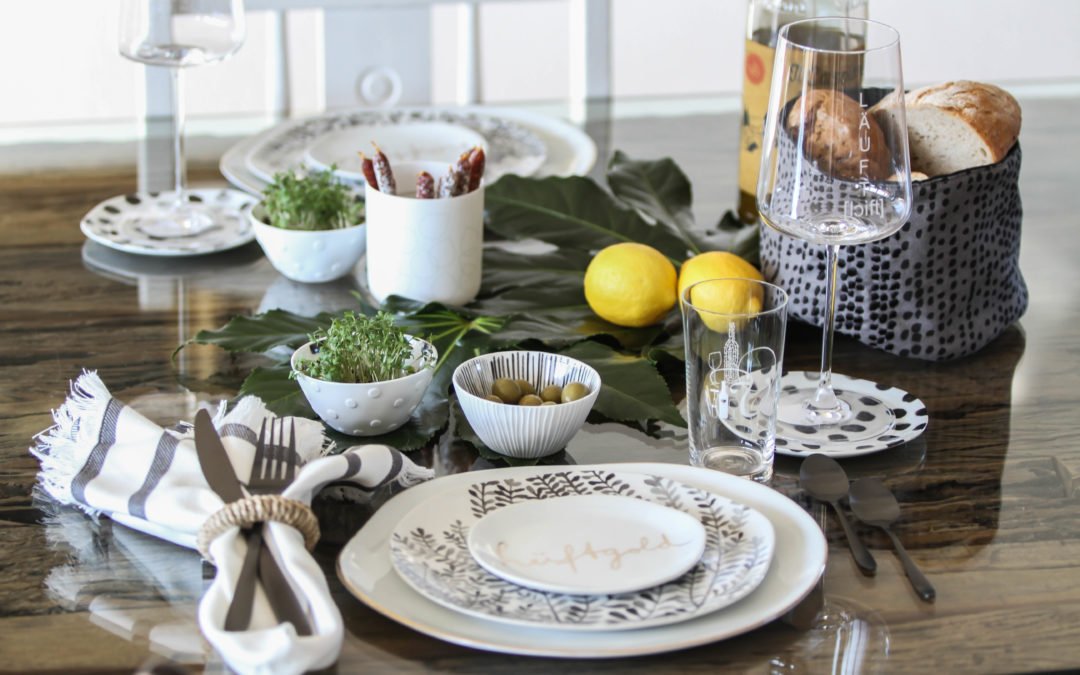 Mix & Match. Male dir dein eigenes Bild vom gedeckten Tisch